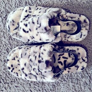 Leopard print fuzzy slides with strap